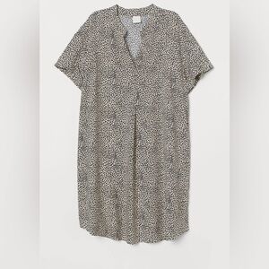 Sz10 Black & White Patterned V-neck Dress